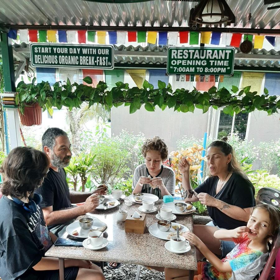 Little Pilgrim Lodge Pokhara Bagian luar foto