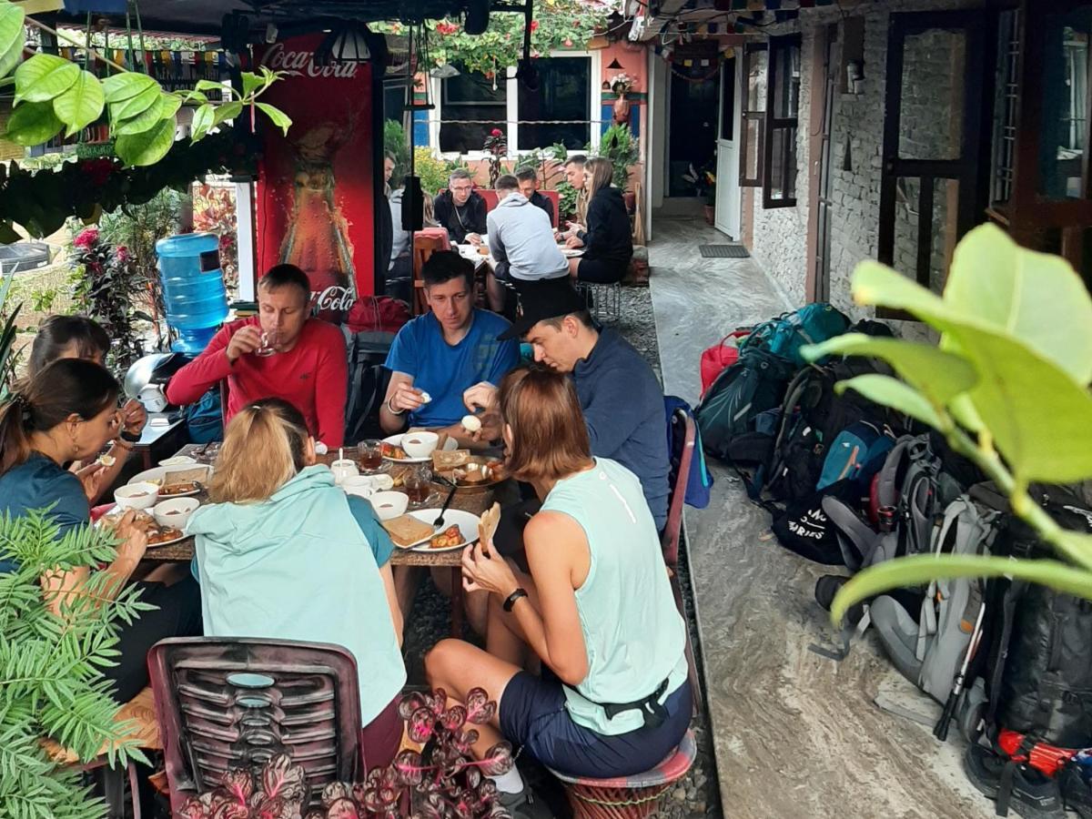 Little Pilgrim Lodge Pokhara Bagian luar foto