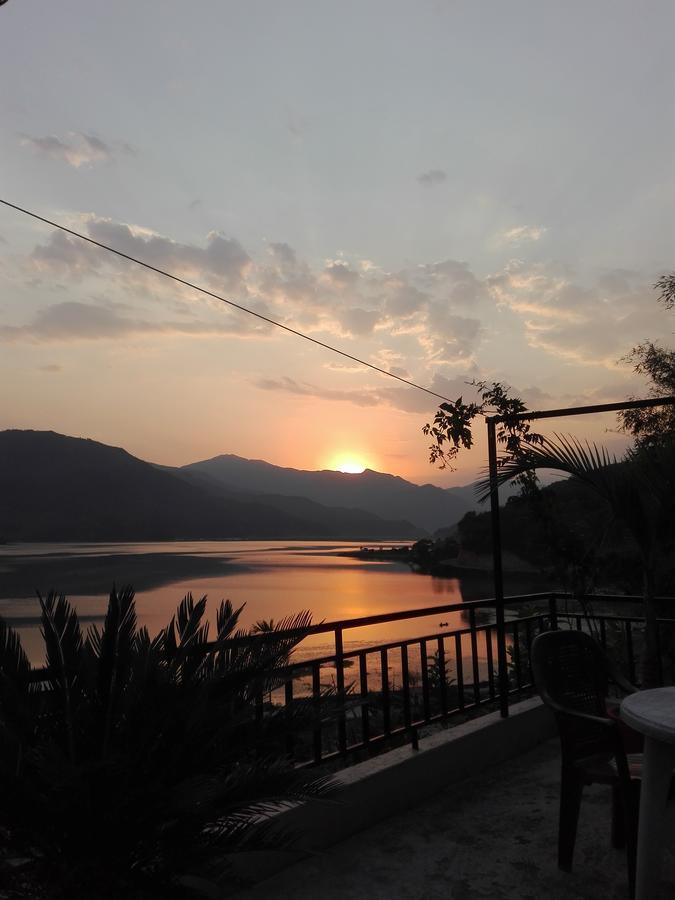 Little Pilgrim Lodge Pokhara Bagian luar foto