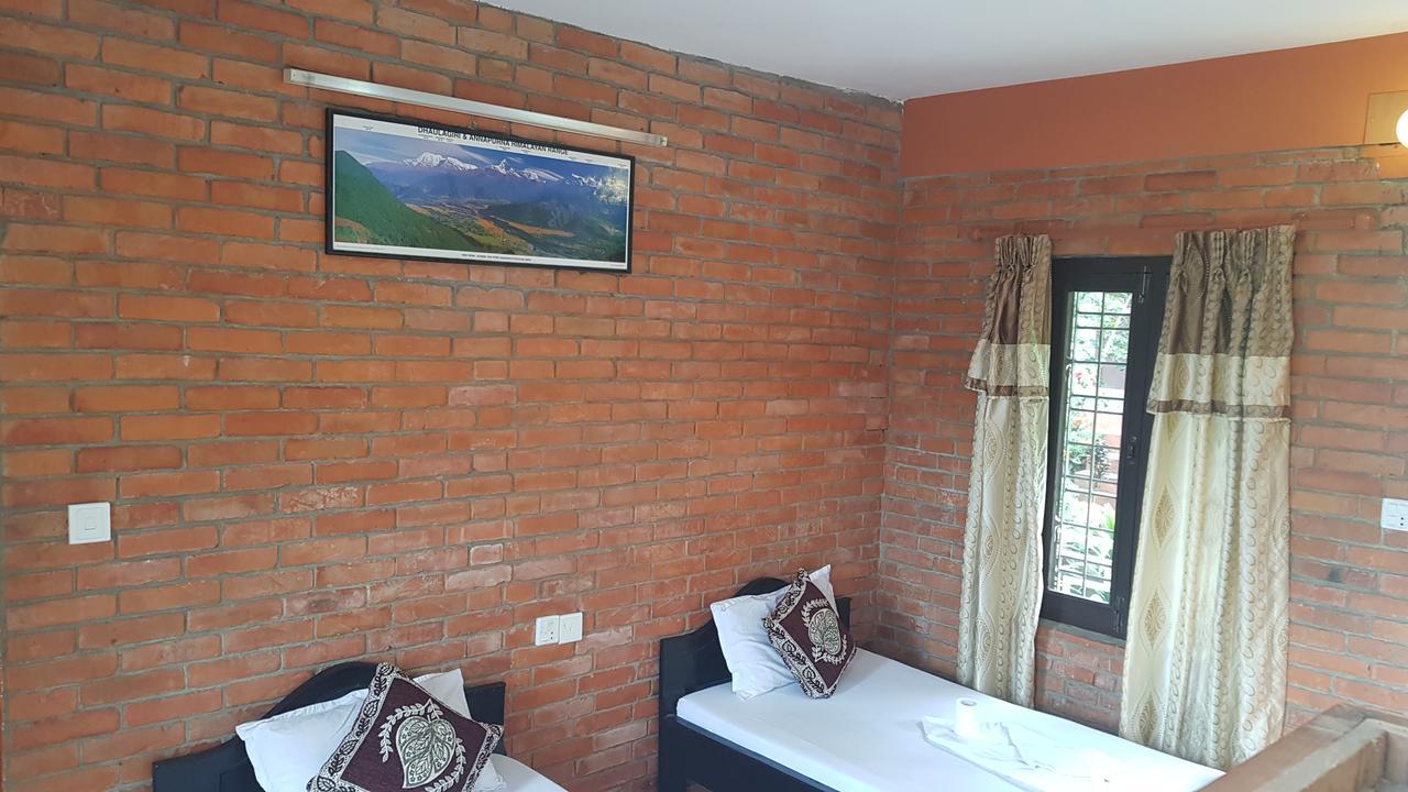 Little Pilgrim Lodge Pokhara Bagian luar foto