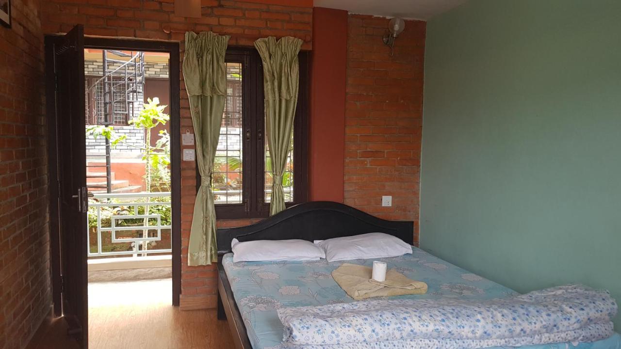 Little Pilgrim Lodge Pokhara Bagian luar foto