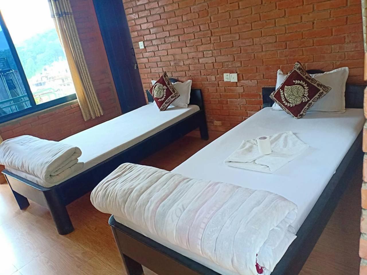 Little Pilgrim Lodge Pokhara Bagian luar foto
