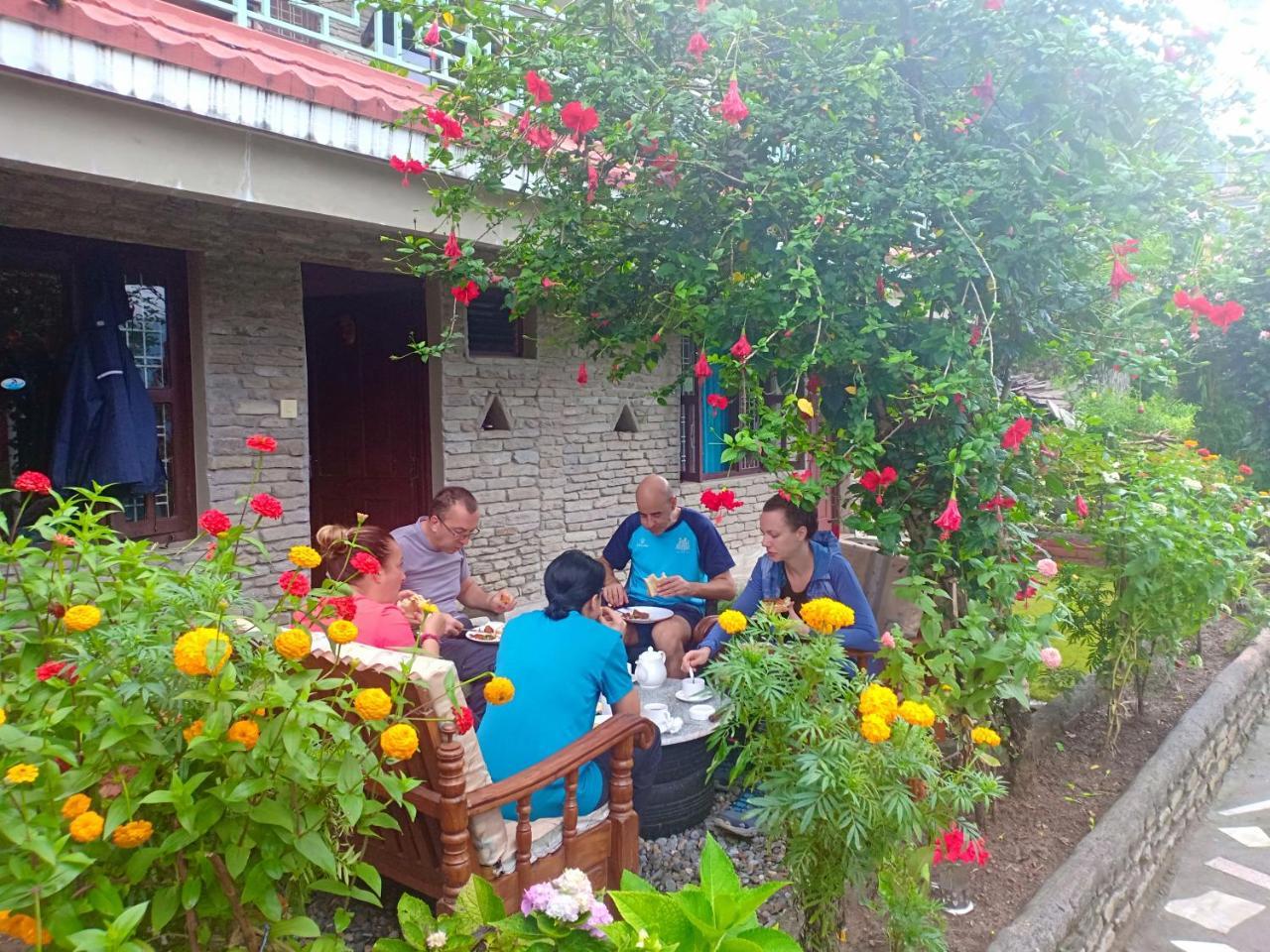 Little Pilgrim Lodge Pokhara Bagian luar foto