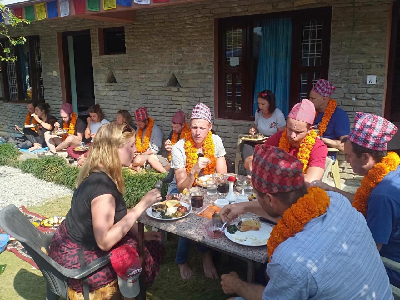 Little Pilgrim Lodge Pokhara Bagian luar foto