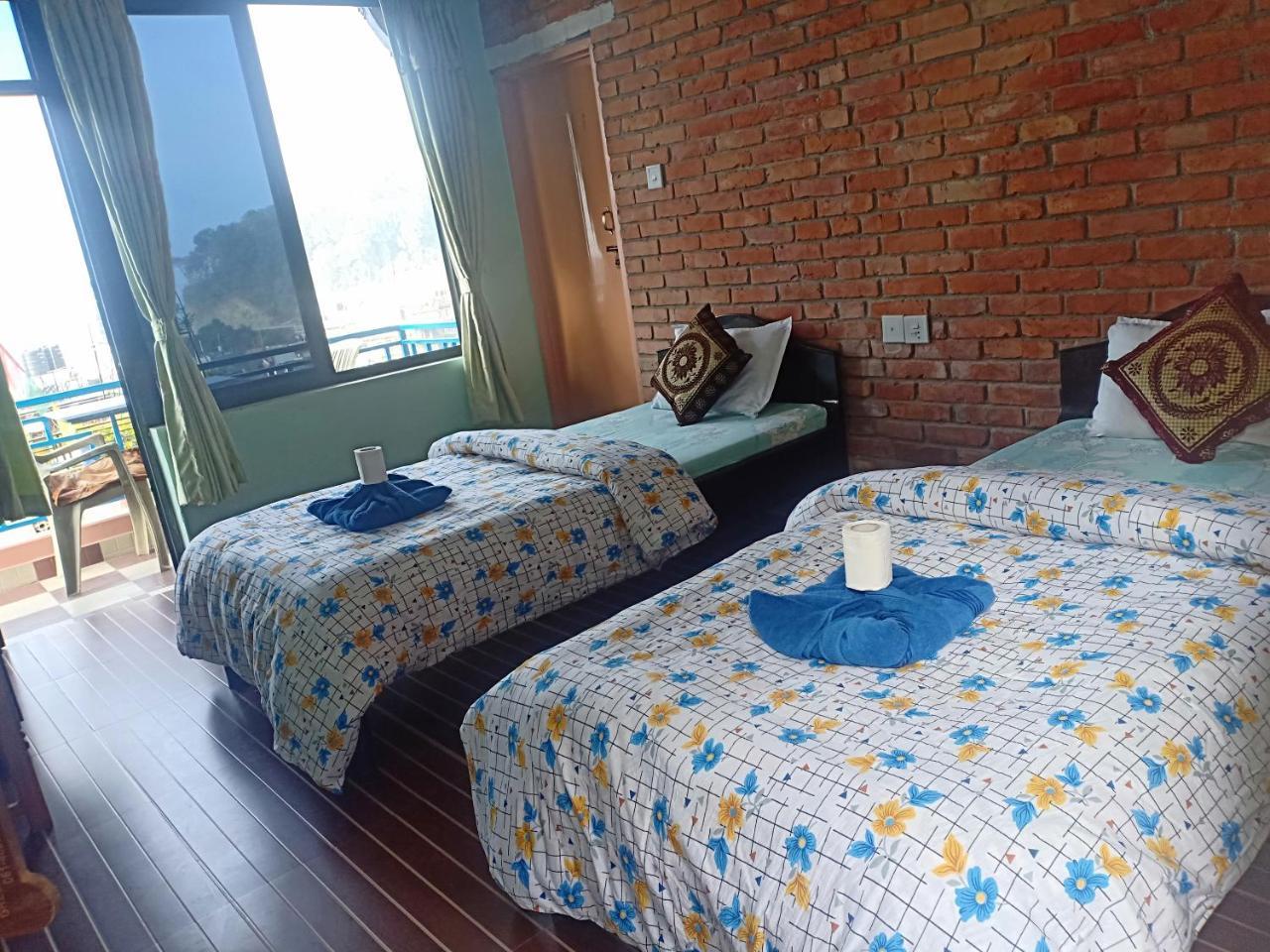 Little Pilgrim Lodge Pokhara Bagian luar foto