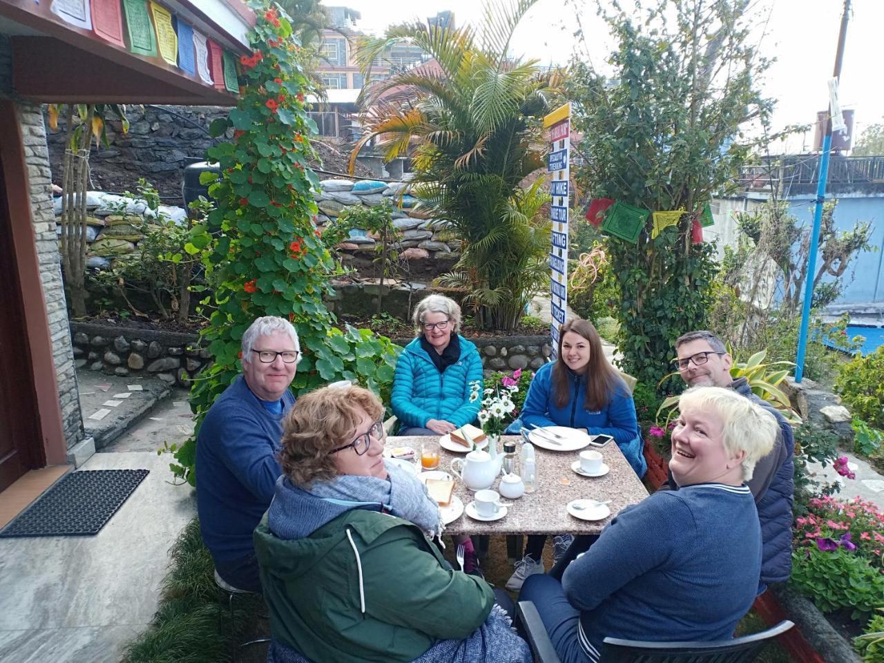 Little Pilgrim Lodge Pokhara Bagian luar foto