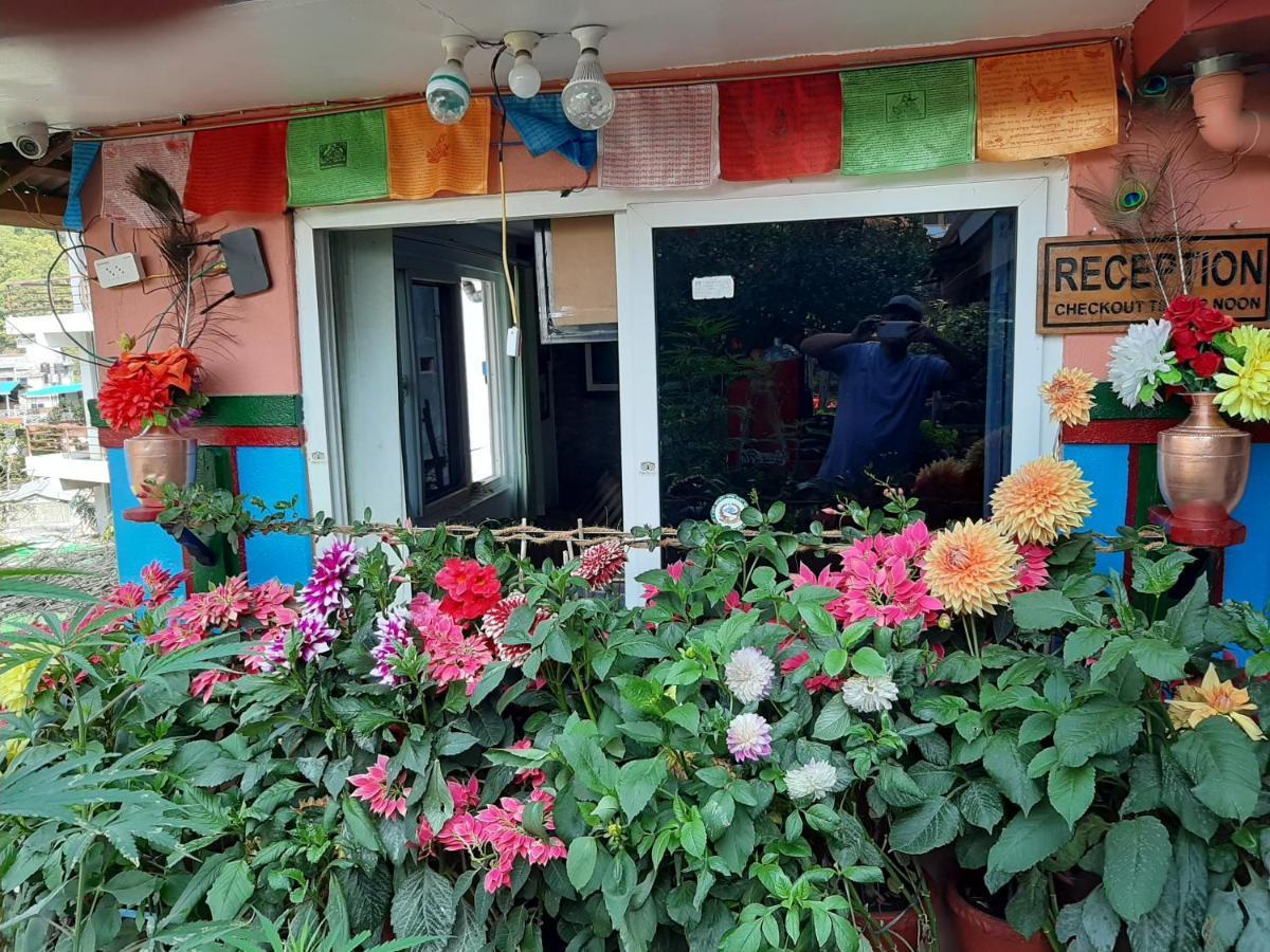 Little Pilgrim Lodge Pokhara Bagian luar foto
